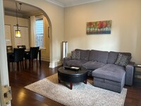 Building Photo - 1916 W Roscoe St