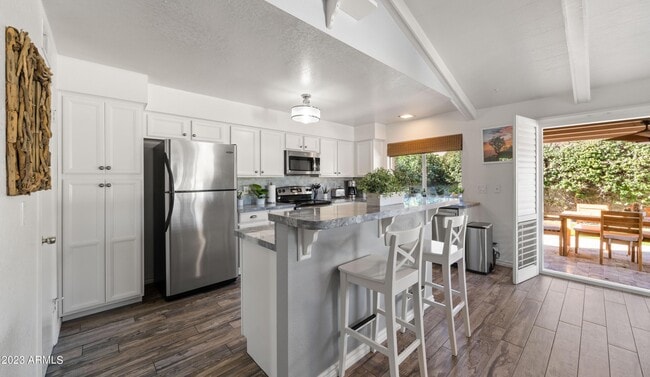 Building Photo - 7526 Via De Ln