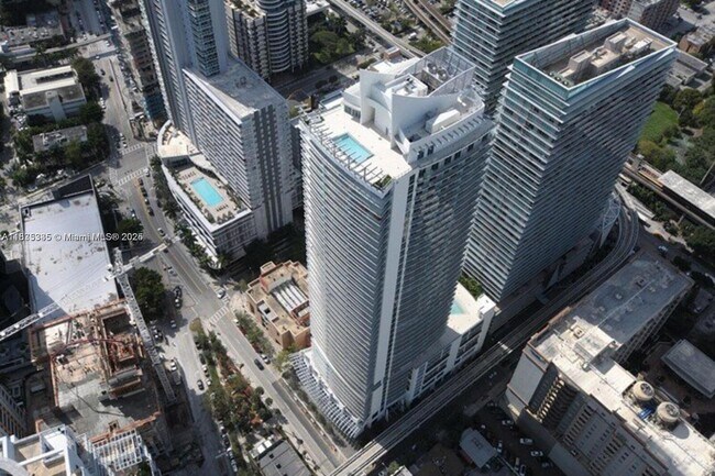 Building Photo - 1100S S Miami Ave