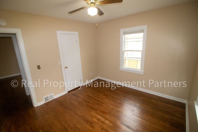 Building Photo - Charming 3 Bed 1 Bath Corner-Lot Ranch on 0.25+ Acres - Lawncare Included