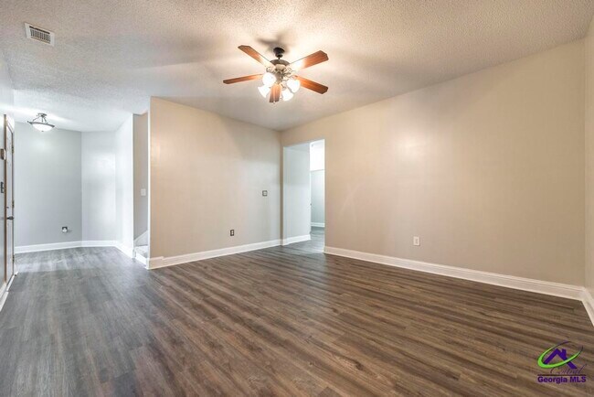 Building Photo - 206 Beau Claire Cir