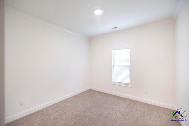 Building Photo - 305 Willowbrook Ln