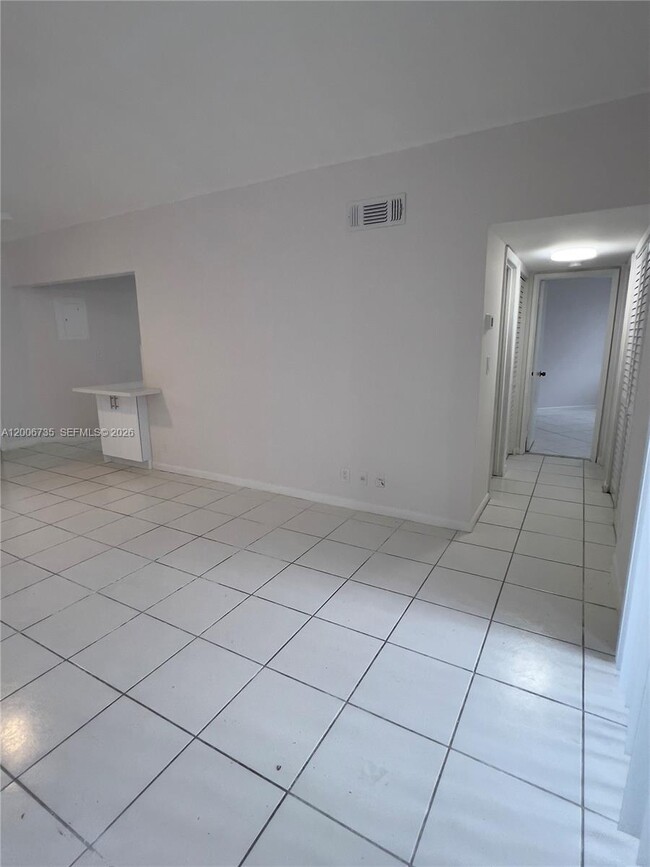 Building Photo - 216 Lake Pointe Dr