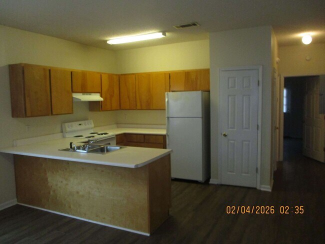 Building Photo - 2211 Gillionville Rd