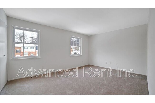 Building Photo - 10 Watkins Glen Ct