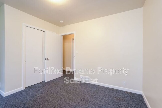 Building Photo - 509 Steele St