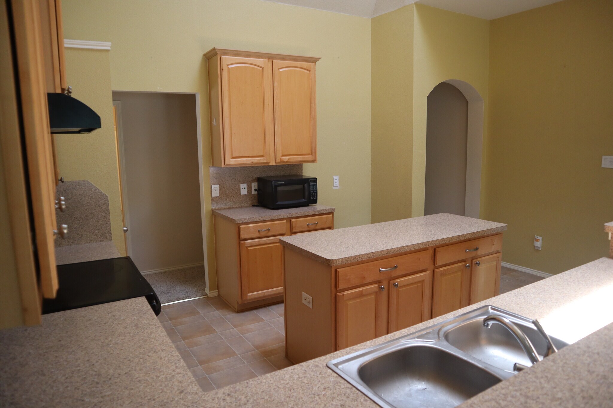 Building Photo - 1000 Warbler Ln