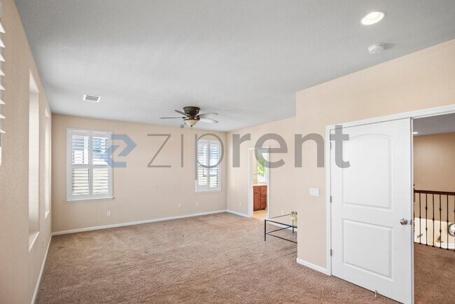 Building Photo - Unit