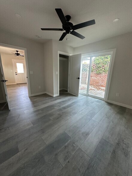 Building Photo - 2038 Bronson Way