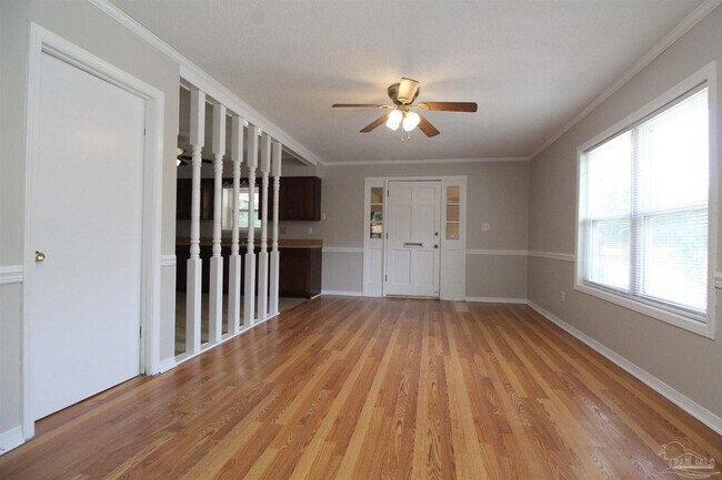 Building Photo - 4630 Bellview Ave