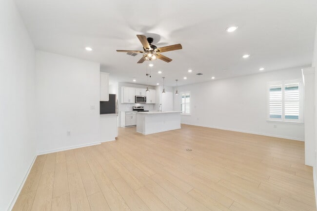 Building Photo - Live the Resort Lifestyle You’ve Been Waiting For in Stone Creek!