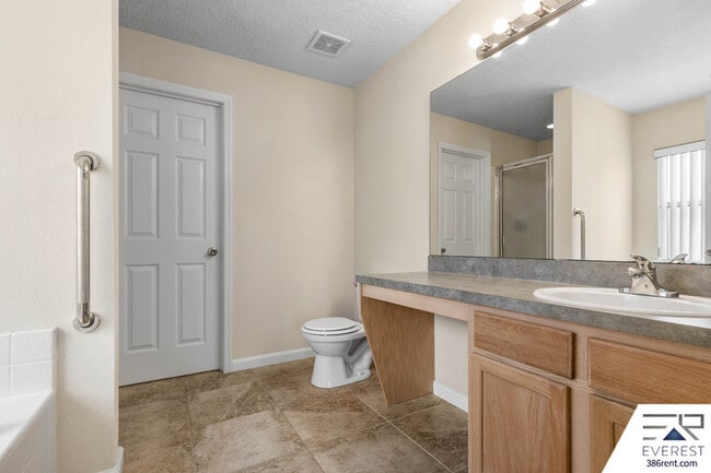 Building Photo - 9 Waywood Pl