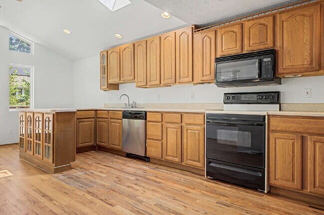 Building Photo - "Charming 3-Bed Townhouse in Denver's Heart – Spacious 1350 Sq Ft Living!"