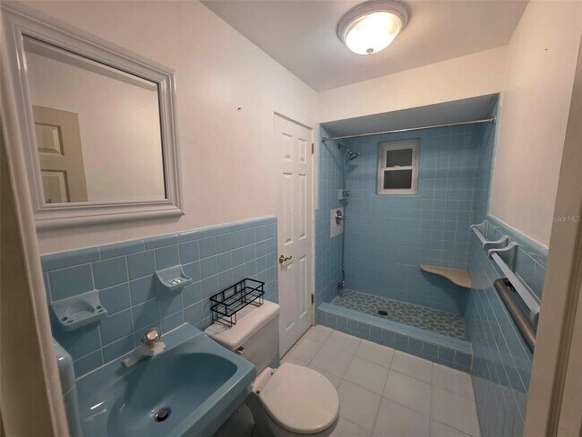 Building Photo - 25601 Laylaine Dr