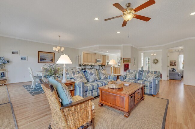 Building Photo - "Spacious Golf and Lagoon View 2 Bed, 2 Bath Rental Home in Sun City!