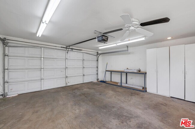 Building Photo - 18148 Hartland St