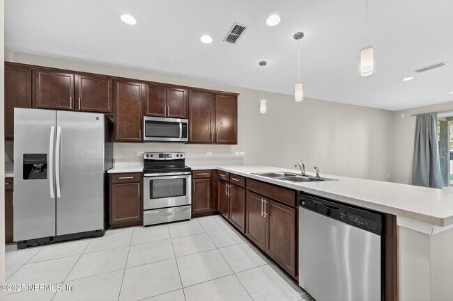 Building Photo - 3910 Buckthorne Dr