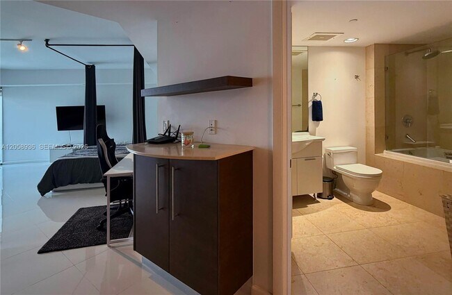 Building Photo - 475 Brickell Ave