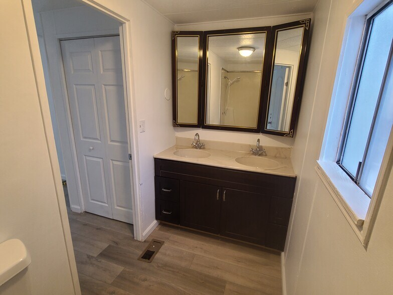 Building Photo - 4448 E Wintergreen