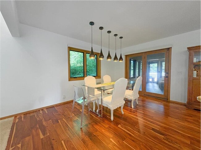 Building Photo - 13900 Hill Ridge Dr