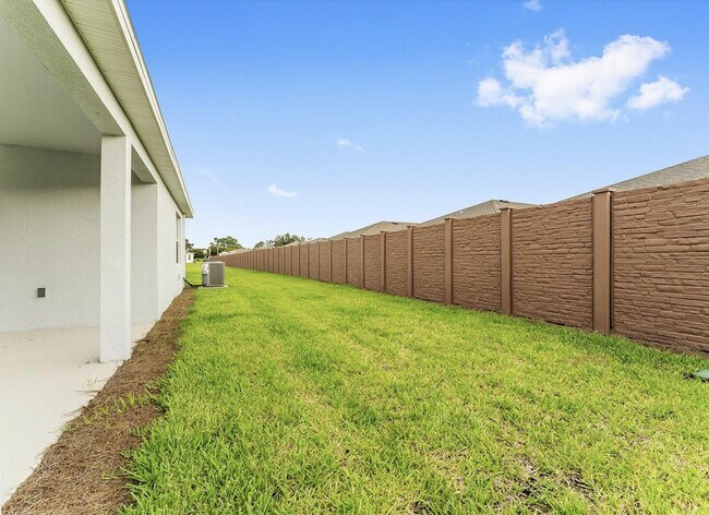 Building Photo - 4008 NW 48th Ter Rd
