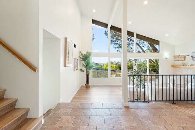 Building Photo - 10961 Limetree Dr