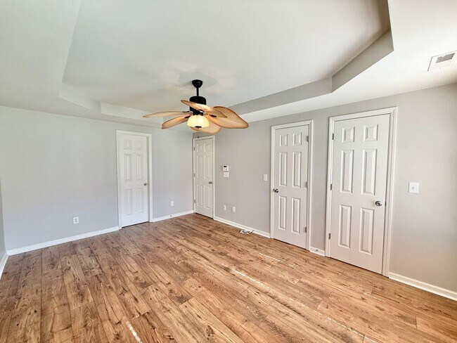 Building Photo - Charming 3BD, 3.5BA Raleigh Home Situated ...