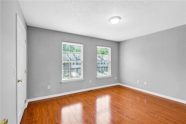 Building Photo - 141 Madison Pl