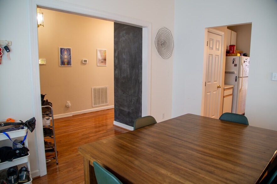 Building Photo - 2723 Sterling Park Dr