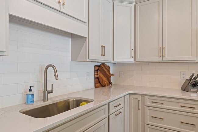 Building Photo - 3198 Sassafras Ln