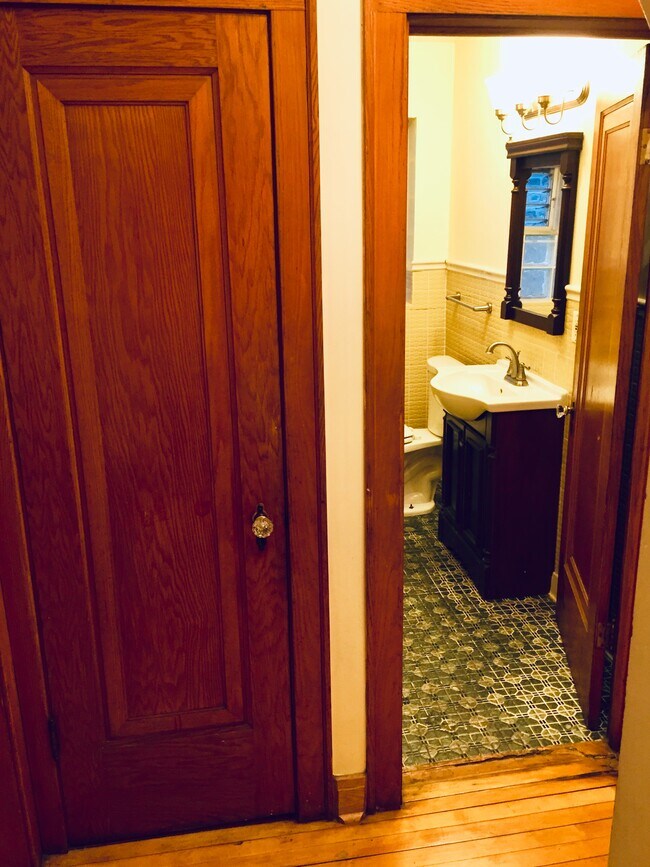 Building Photo - 1924 Kenilworth Ave