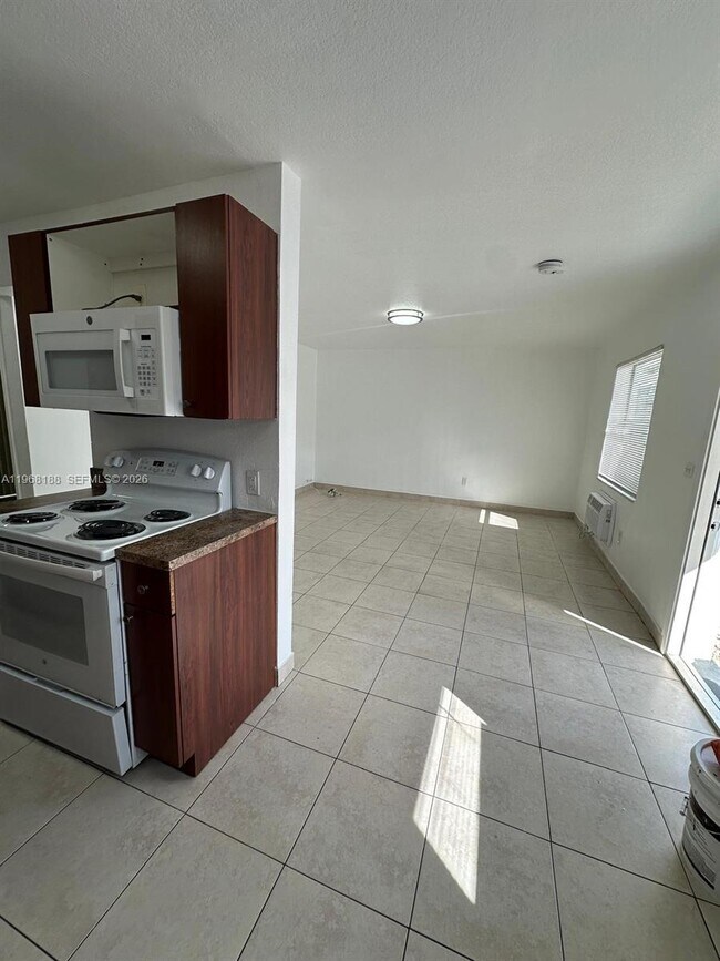 Building Photo - 16120 NE 19th Pl