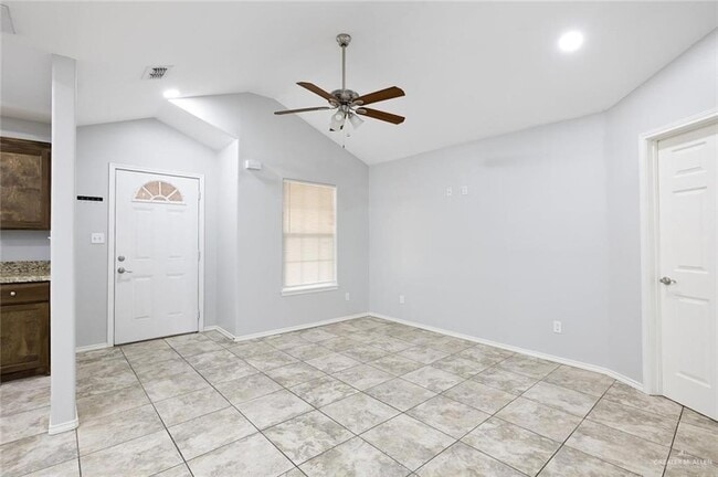 Building Photo - 416 E 5th St