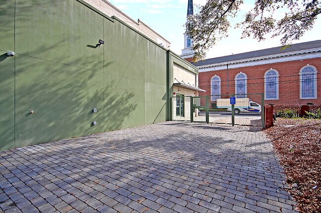 Building Photo - 2000 Reynolds Ave