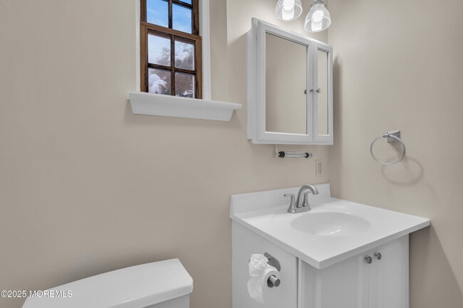 Building Photo - 218 2nd Ave