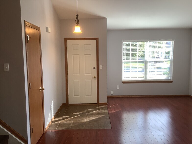 Building Photo - 1057 Kennedy Dr