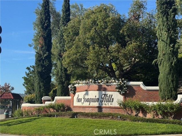 Building Photo - 27935 Hedgeline Dr