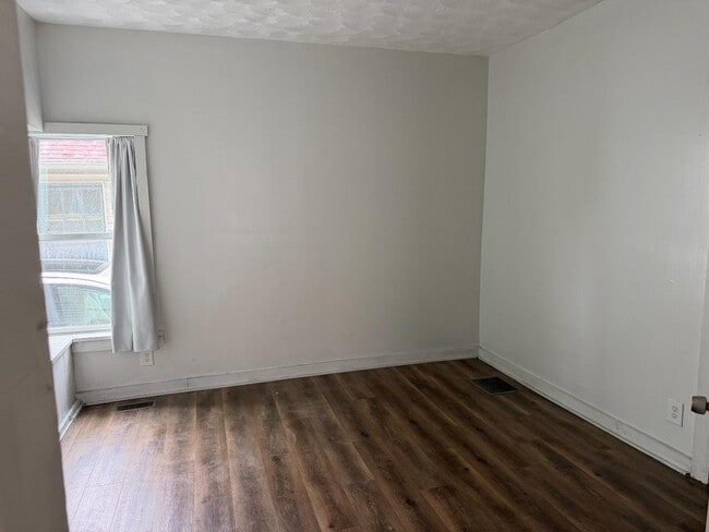 Building Photo - 187 Elmwood Ave