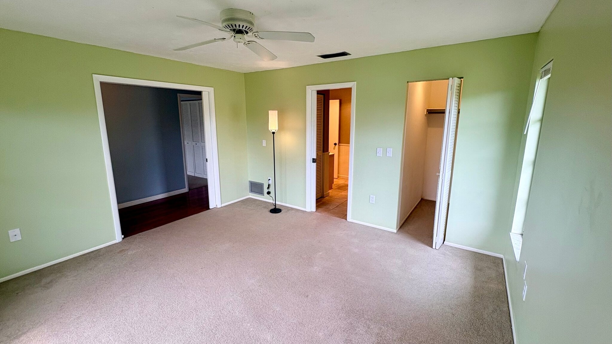 Building Photo - 5001 Vivienda Way