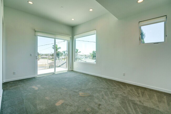 Building Photo - Luxury Penthouse Condo With Ocean Views in Ventura!