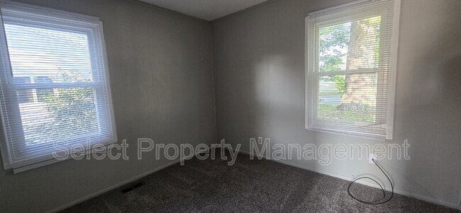 Building Photo - 5016 S Camden Dr
