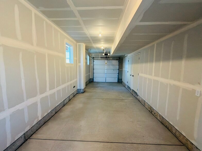 Building Photo - 7174 Clove Hitch Hts