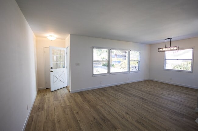Building Photo - Freshly Renovated 3BR/2BA Pool Home – La Crescenta