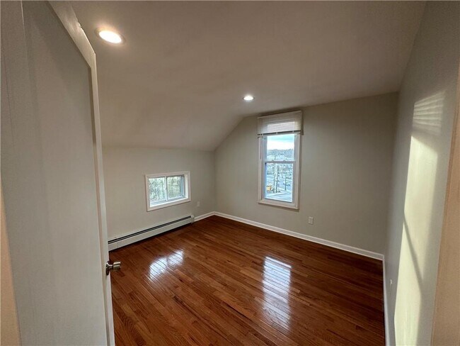 Building Photo - 29 Demarest Ave
