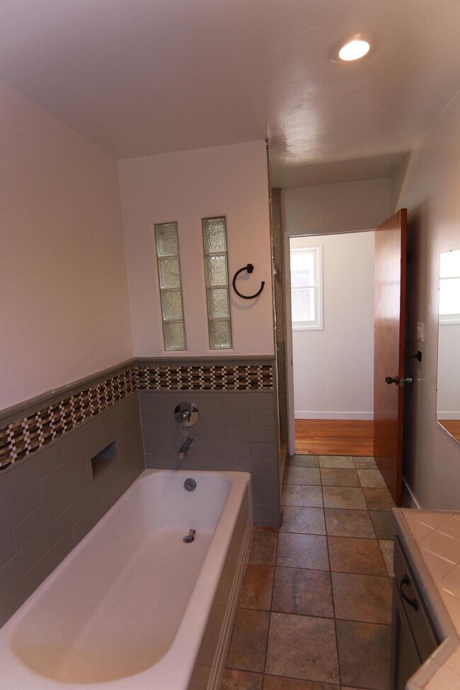 Building Photo - 2974 Maple Ct