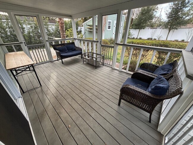 Building Photo - Renovated 3 Bed 2 Bath Home with Fenced in Yard. Screened in Porch. Tesla Charger. Minutes from J...