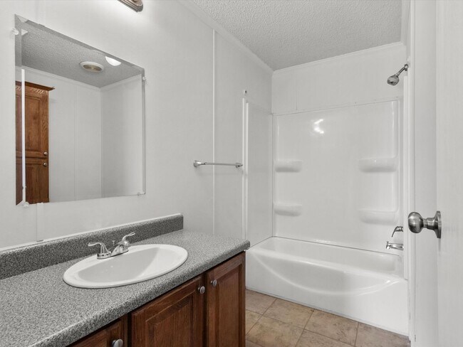 Building Photo - Great Home Near Tanner High School!