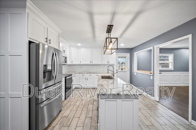 Building Photo - 406 7th St