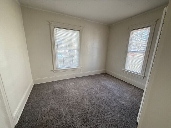 Building Photo - 748 Randolph St