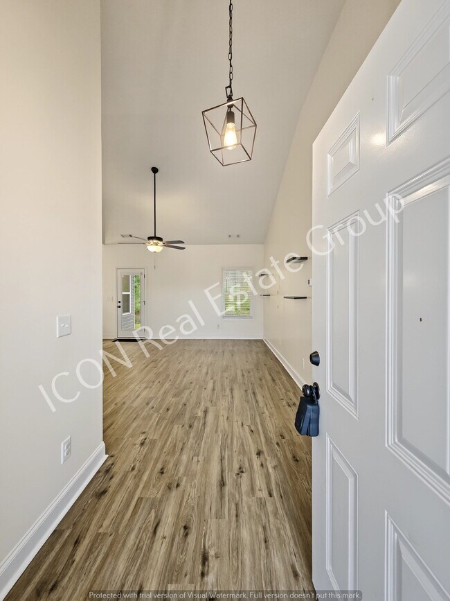 Building Photo - 3/2 Ranch home on large lot!